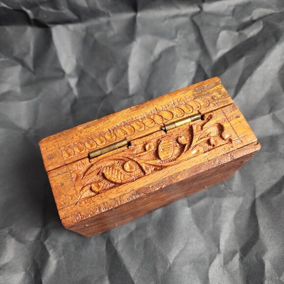 Antique vintage hand carved intricate Wood box - Picture 3 of 4